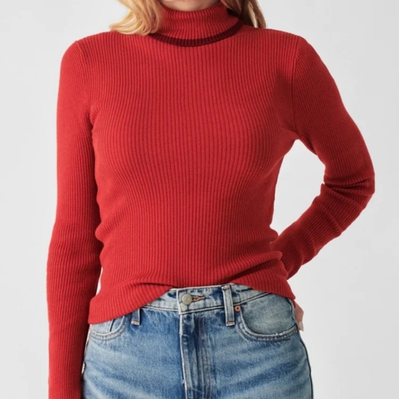 Red Old Navy Vintage Turtle Neck Junior Large - Picture 1 of 3